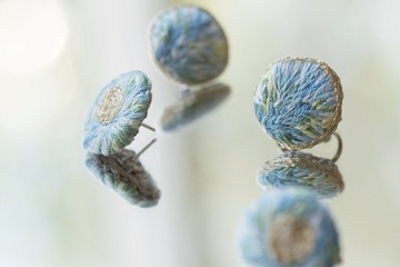 成對不對稱手工刺繡耳環・月光海
