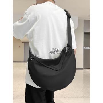 大容量斜挎包男時尚黑色新款潮牌餃子包運動風男包尼龍百搭單肩包