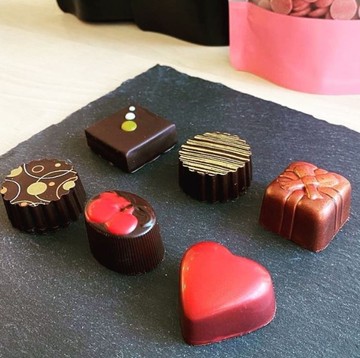 台灣離島(金門.馬祖.澎湖.綠島等地)需再加購運100元