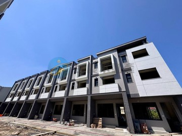 草屯聚富金辰全新車庫別墅~近二高｜南投縣草屯鎮碧峰路