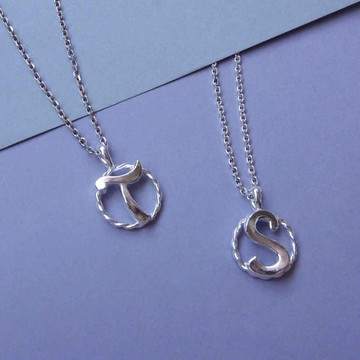 字母系列--柔和S,T字母頸鍊