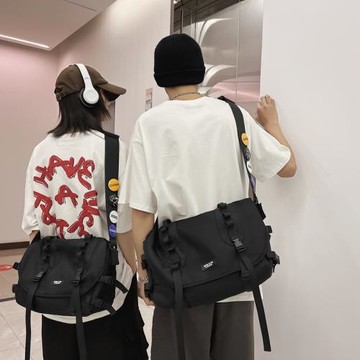 斜挎包男ins潮牌大容量郵差包學生挎包工裝男包單肩包男士背包潮