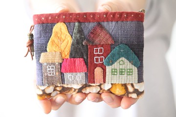 日本拼湊錢幣持有人。耳機盒。硬幣或化妝品錢包