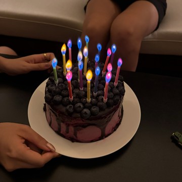 新上架👉彩色網紅火焰生日蛋糕蠟燭 創意變色裝飾ins網紅創意派對布置道具交換禮物 送朋友禮物