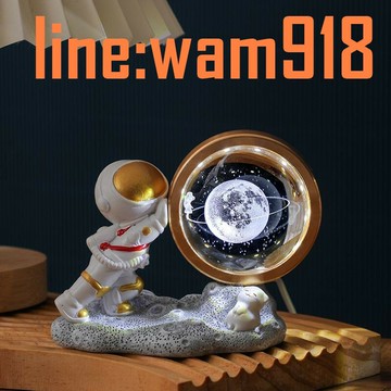 【店長推薦】發光宇航員桌面擺件太空人水晶球小夜燈房間裝飾品生日禮物送男生