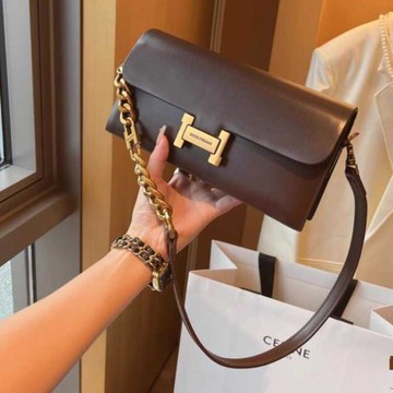 香港品牌流行小眾輕奢法棍腋下包包女新款高級感春夏單肩包斜挎包