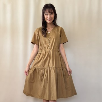 V 領蛋糕洋裝