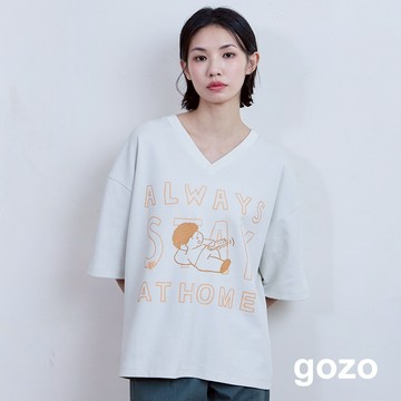 【gozo】宅男宅在家V領寬鬆T恤(米色/淺綠_F) | 女裝 V領 休閒
