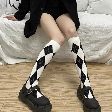 熱銷🔥 小紅書同款 襪子 中筒襪 秋冬款黑白菱格長筒襪 ins潮 高筒長襪 小腿襪 個性中筒 日系襪 學生襪 可愛襪子
