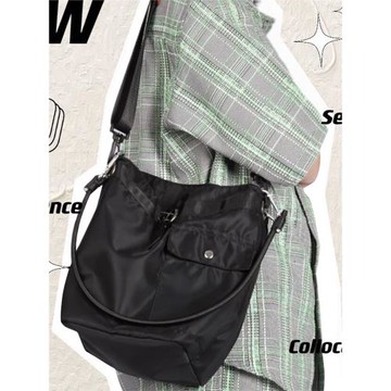 原創小眾藝術包時尚帆布包腋下包軍綠斜挎包水桶包日系潮流單肩包