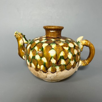 唐三彩獸首執壺