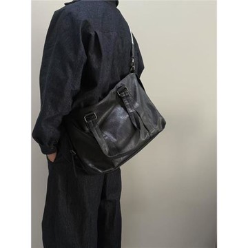 復古潮酷行李袋旅行包大容量托特包黑色皮質單肩斜挎包通勤大包