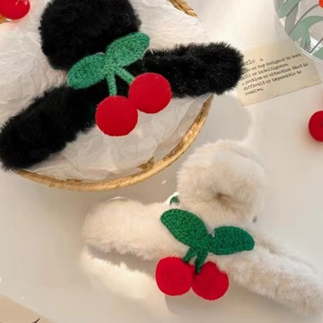 【HOOMI】秋冬櫻桃毛絨抓夾13cm（混色）（顏色隨機出貨）