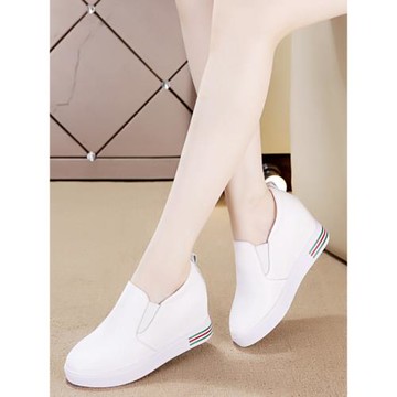 2024年流行鞋子夏天透氣小白鞋女內增高坡跟休閑旅游一腳蹬懶人鞋