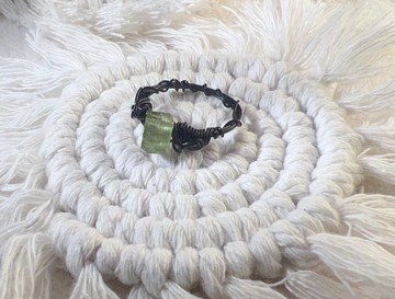 **微光森林**      清透綠碧璽原礦戒指