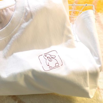 Upch 帶來幸福和安寧 休閑日系簡約刺繡情侶裝休閑男女短袖學生夏