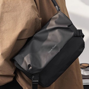免運🔮2025新款潮牌百搭男士斜挎包休閒單肩尼龍小方包牛津布胸包潮流包側背包 斜背包 包包 背包 郵差包 肩背包 通懃包