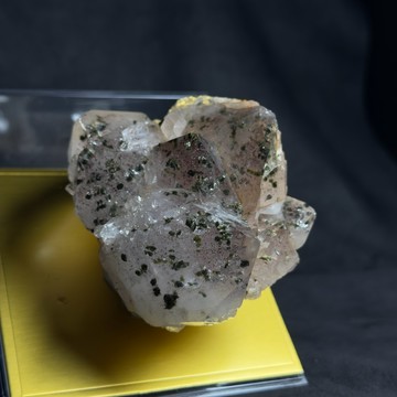 老闆私藏釋出- 花園水晶晶中晶 彩虹 揚升能量 綠簾石 白水晶 內包紫超七水晶 水晶淨化 空間擺件 附日本展示盒 Q24BL04-027