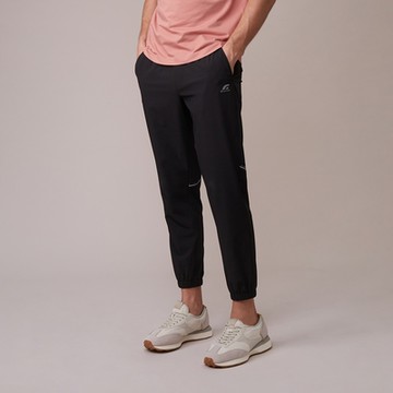 GIORDANO  男裝G-MOTION 3M機能涼感束口褲 - 09 標誌黑