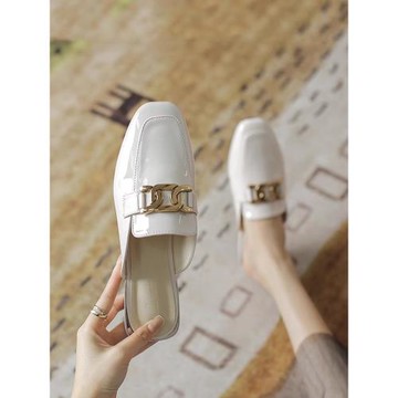香港米白色方頭穆勒鞋女春夏一腳蹬包頭半拖鞋粗跟外穿鏈條涼拖潮