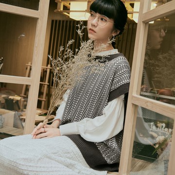 OB嚴選 2WAY復古織紋後鏤空綁帶保暖針織毛衣 《FA2864》