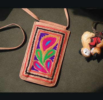 印度手作鞣製皮革丨隨身側包-孔雀心花