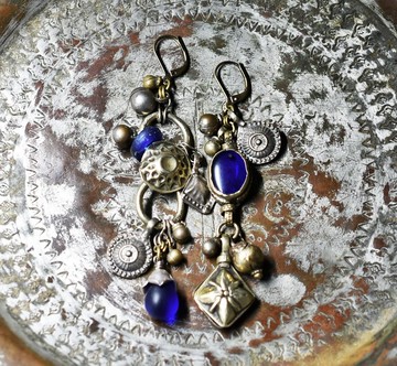 結婚式用ビーズ與 Dogon 甜甜圈、多彩阿富汗金屬、民族鈴鐺的不對稱耳環