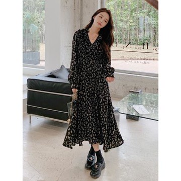 黑色碎花連衣裙女2025春秋新款法式高級感氣質顯瘦赫本風V領長裙