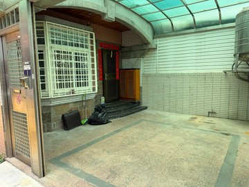 中清交流道旁、朝南邊間大透天｜台中市大雅區中山八路