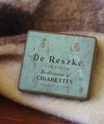 古董澳洲購入方形老鐵盒 W451