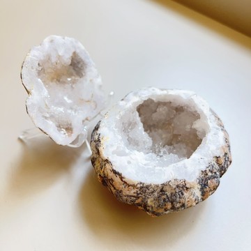 S-9 摩洛哥白水晶聚寶盆