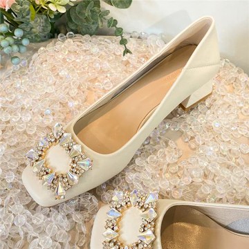 香港真皮水鉆單鞋女方頭2025新款粗跟米白色高跟鞋淺口中跟仙女風