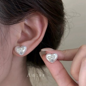 An:Sr—「高級感愛心 珍珠蝴蝶結🎀 耳釘」韓系 奢華 高級感 耳飾 飾品 耳釘