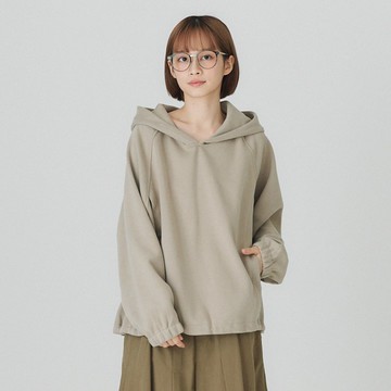 【Simply Yours】下擺抽繩斜肩帽T 卡其F