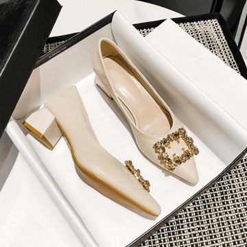 香港百搭尖頭單鞋女2025春季新款淺口粗跟高跟鞋女真皮大碼女鞋