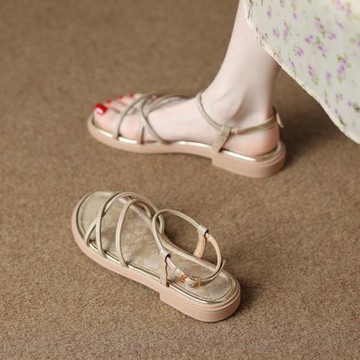 今年流行的絕美夏天仙女風涼鞋2025新款外穿軟底不累腳羅馬平底鞋