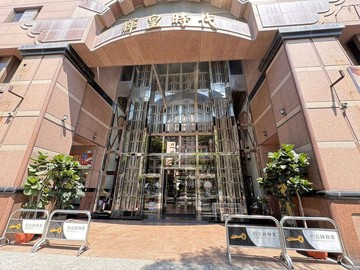 民權國小學區: 高樓層採光 精裝大四房+平面車位｜高雄市前鎮區民權二路