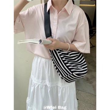 Wfei韓風ins新月餃子包學生小眾設計格紋斜跨包百搭大容量單肩包