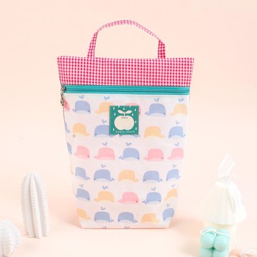 韓國 Coney Island - 多用途手提防水寬底收納袋-糖果鯨魚 (20.5X25X7cm)