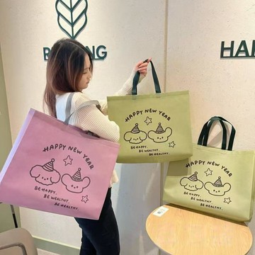 台灣現貨🎀無紡布手提袋 可愛手提袋  提袋 禮物袋 無紡布袋 服裝店提袋 包裝袋 禮品袋 冰淇淋小熊 送禮包裝
