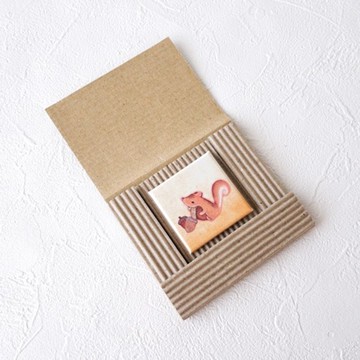 完美的錫製徽章（橡實和栗色老鼠）