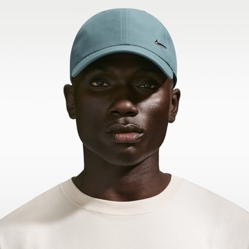 Nike Dri-FIT Club Unstructured Metal Swoosh Cap