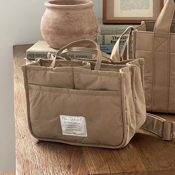 韓國 THEALLY - 多功能 尼龍內分隔夾層手提包-深卡其