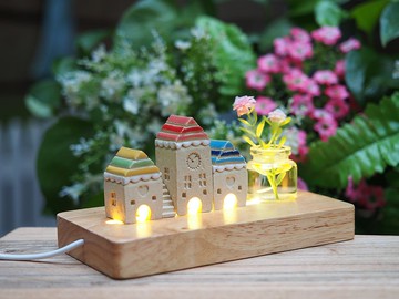 彩繪歐洲糖果屋6件組/(3棟小屋+1小樓梯+1 玻璃瓶/花+1 木座燈)