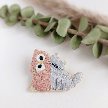 貓頭鷹和貓刺繡胸針