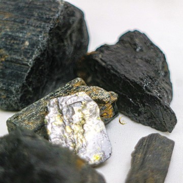 ₍мσσи_нασ ᙏ̤̫͚ 黑碧璽 原礦（50g) 辟邪 聚財 防小人 原礦碎石