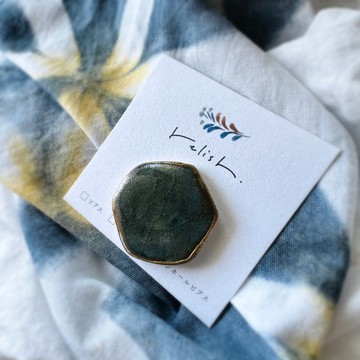 【再次販售】深海藍 陶瓷 金繕線條 髮飾 馬尾夾 髮圈 胸針 藍色 金色 和風現代簡約 六角形