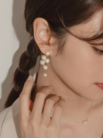 優雅弧形垂墜珍珠耳環