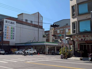 【勝利商圈電梯豪墅】9米大面寬！全新可停3車｜台中市潭子區勝利十一街