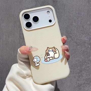 蘋果17手機殼 吹風月薪貓 適用iPhone16promax 15plus 14 13 12 保護殼 鏤空鏡頭皮紋軟殼
